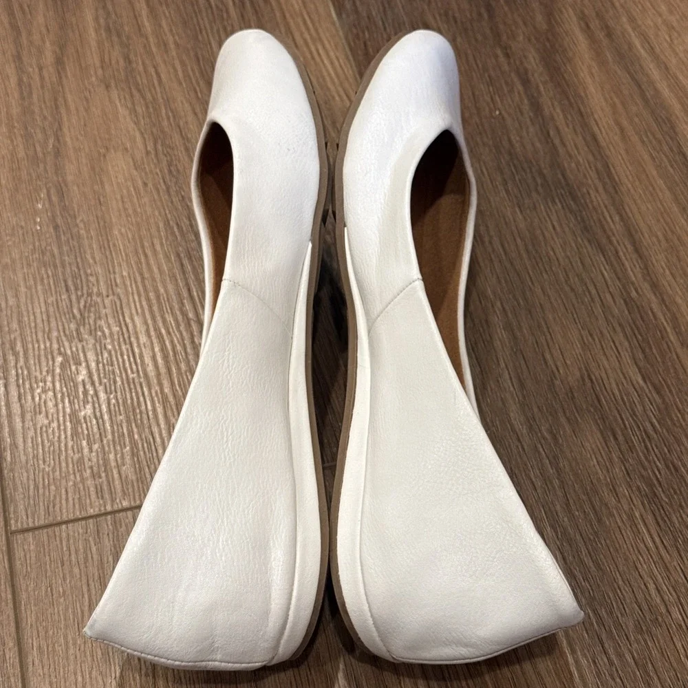 Sun + Stone Women's Ivory Eliana Faux Leather Slip on Ballet Flats Cute